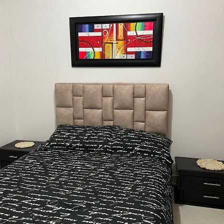 Apartamento Cerca A La Candelaria Y Hospitales Principales De Богота Екстериор снимка