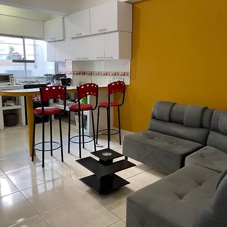 Apartamento Cerca A La Candelaria Y Hospitales Principales De Богота Екстериор снимка